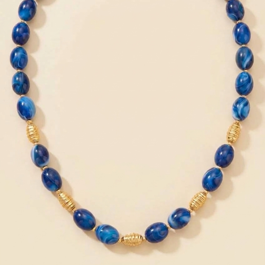 Collier Calista en perles ovales de résine bleue avec séparateurs dorés